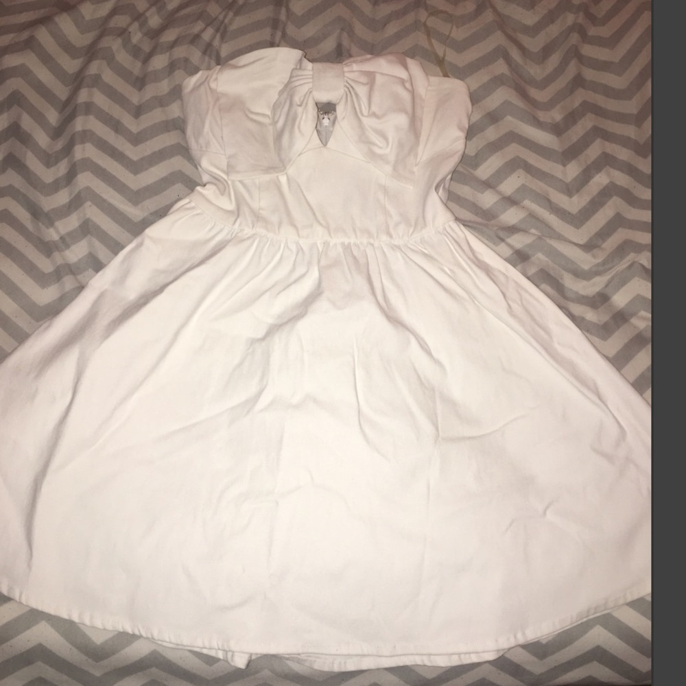 Charlotte Russe white strapless bow dress